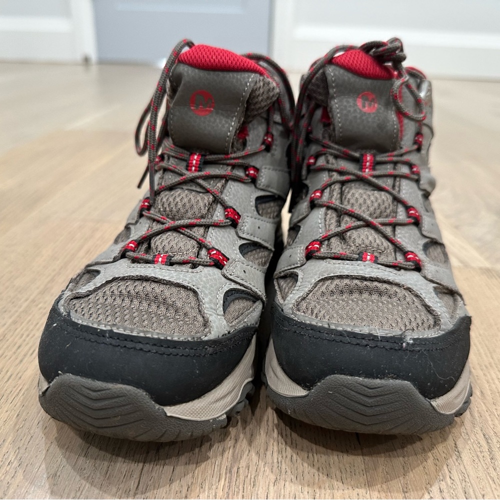 Big Kid's Moab 3 Mid Waterproof Boot Size 6.5. Worn 3 times